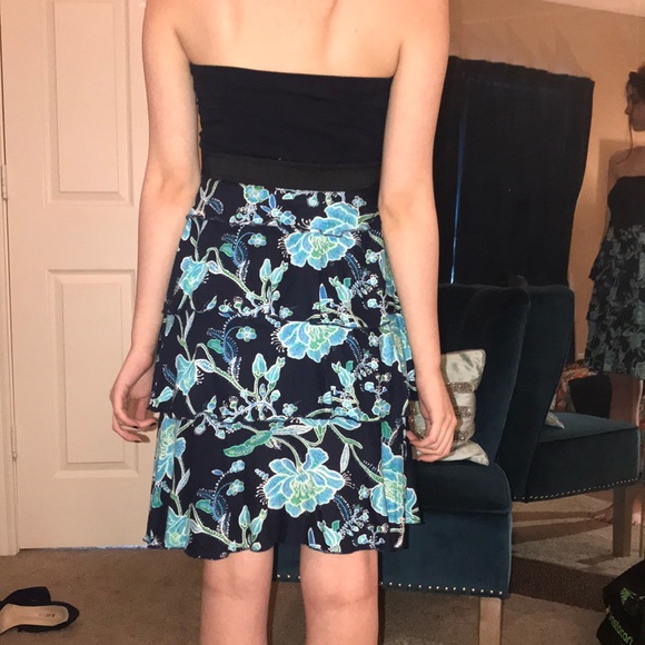 Strapless cutie is a must have! - Picture 4 of 4